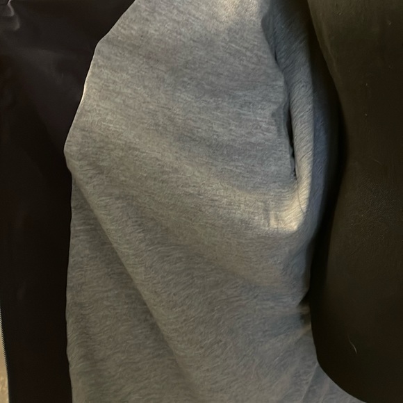 Reebok men’s jacket. Black white grey stripe, Zip pockets & front zipper - Picture 4 of 5